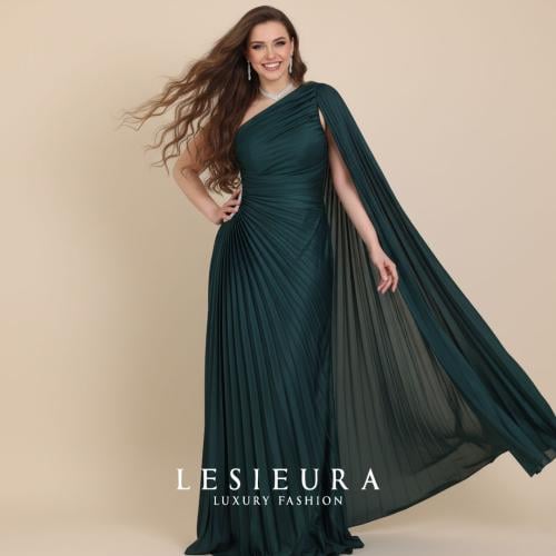 فستان اخضر غامق بكسرات ناعمة