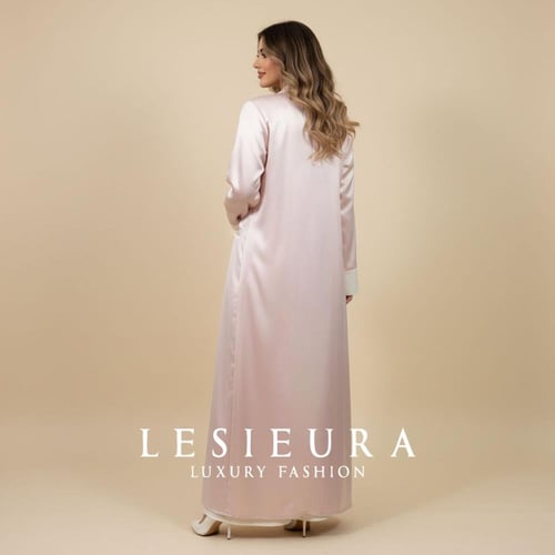 عبايه روزيل الرسميه باللونين الابيض والوردي