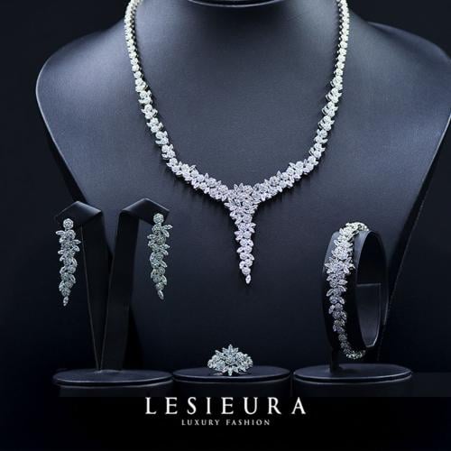 طقم اكسسوار كارولينا الفاخر بدقة الألماس