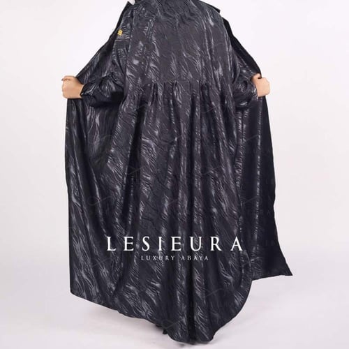 عباية نص بشت مشجرة باللون الرمادي