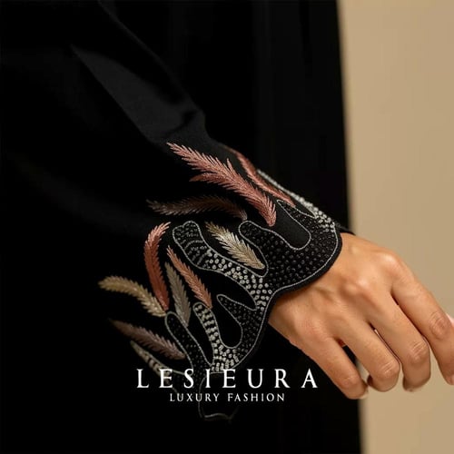 عبايه فولياج بتطريز يدوي على الاكمام