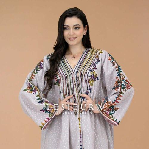 جلابيه وردي فاتح مع تطريز يدوي فاخر ملون