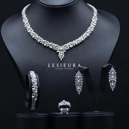 The luxurious Perlina set