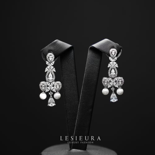 طقم اكسسوار أودري الفاخر يجمع اللؤلؤ واللمعة شبيهة...