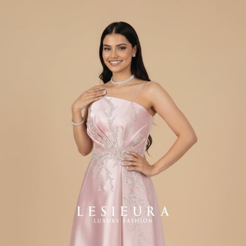 فستان وردي فخم بتطريز يدوي ناعم على منطقة الصدر