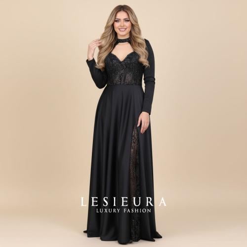 فستان سهرة أسود مزين بتطريز فاخر