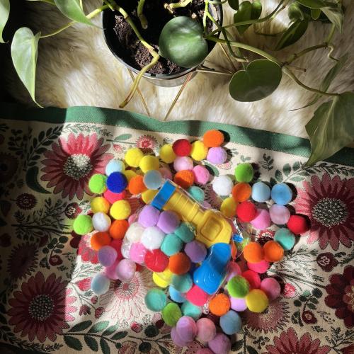 لعبة مسدس وكرات