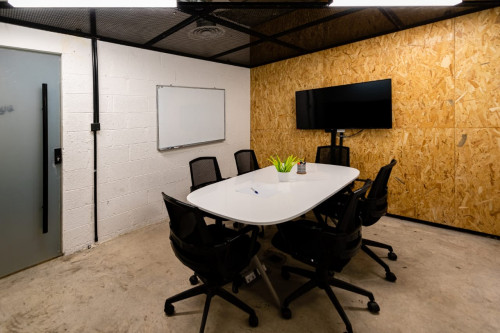 غرفة اجتماعات للساعة