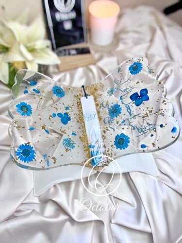 حامل مصحف ريزن لون ابيض(ورد طبيعي ازرق)