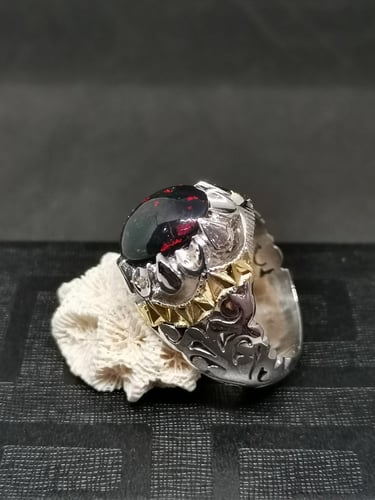 خاتم الفضة بحجر اوبال طبيعي بصياغة جراح ومرصع بالا...