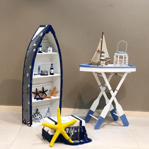 طاولة خشب بشكل قارب بحري