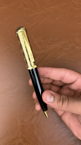 قلم دومو دو كارتير أسود - ذهبي