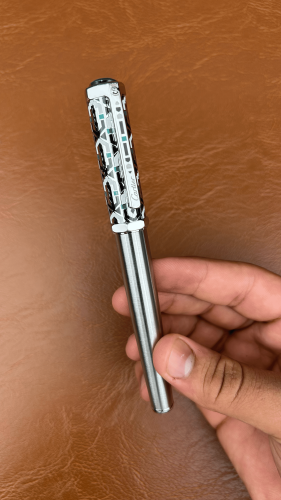 قلم دومو دو كارتير الهندسي ( غطاء )