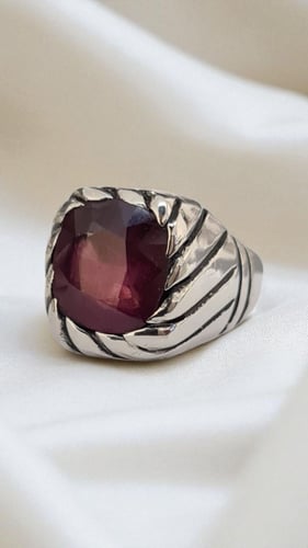 خاتم بحجر الياقوت