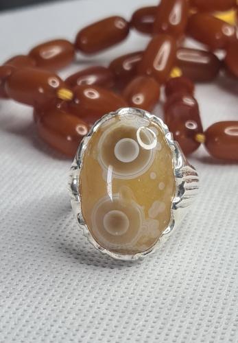 عقيق يماني بعينين