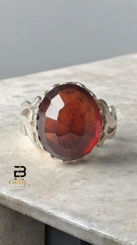 خاتم بحجر الجارنت