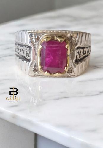 خاتم بحجر الياقوت