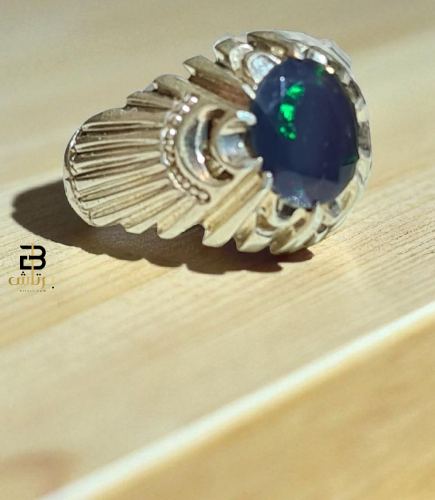 خاتم بحجر الاوبال