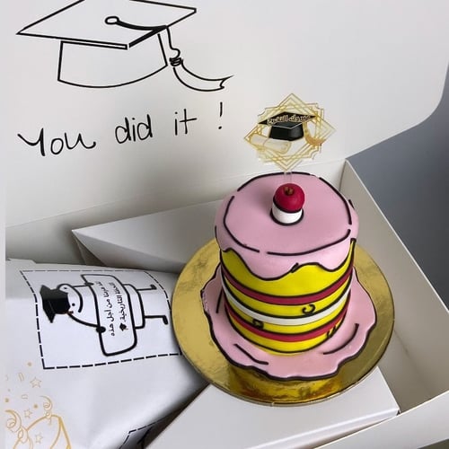 بوكس التخرج بـورد التوليب صناعي