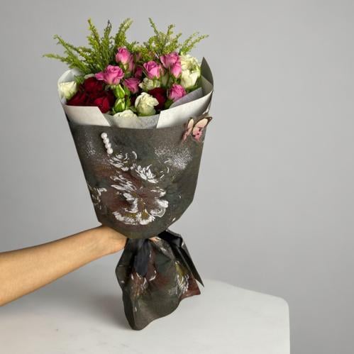 باقة ورد طبيعي ملون تغليف زخارف