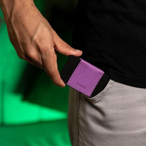 محفظة بطاقات باللون الأسود و البنفسجي من تروف