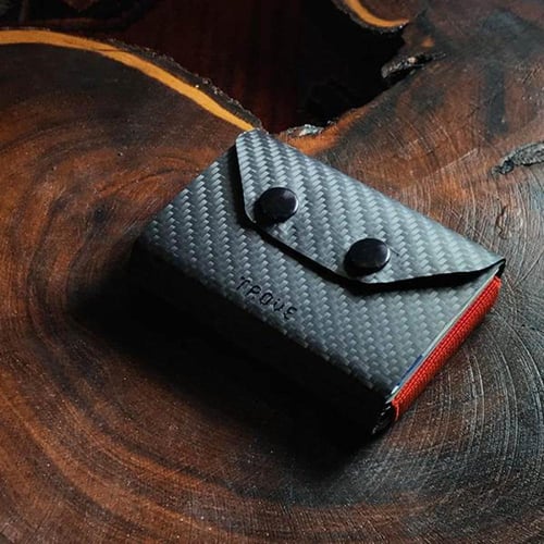 محفظة بطاقات الإصدار الثالث باللون الفايبر و الأحم...