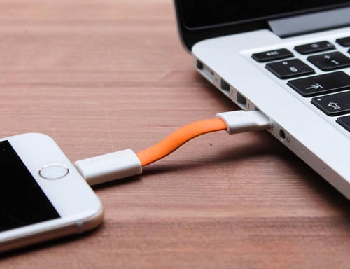كيبل شحن صغير للأيفون من إن تشارج