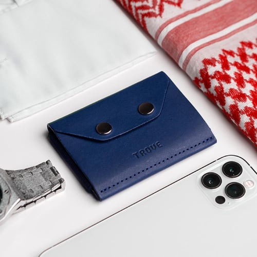 محفظة بطاقات الإصدار الثالث باللون الكحلي من تروف