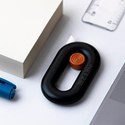 مشرط آمن باللون الأسود من نيتزي