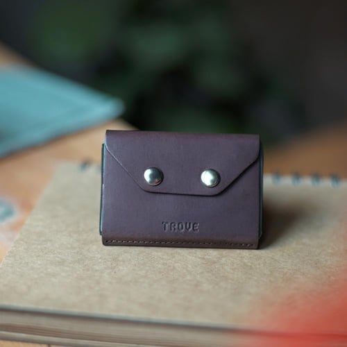 محفظة بطاقات الإصدار الثالث باللون الأسود و البني...