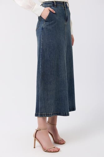 تنورة جينز كلاسيكية