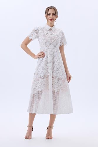 فستان دانتيل مع ورد