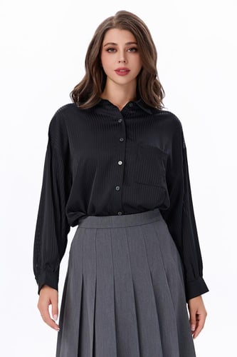 بلوزة اسود بتصميم كلاسيكي