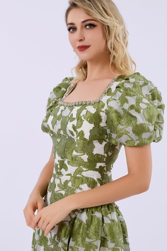 فستان جاكار أخضر و أوف وايت مرصع بالكريستال