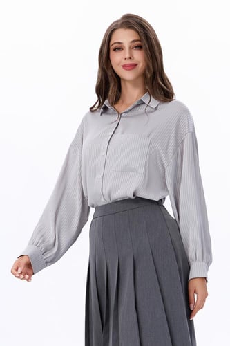 بلوزة رصاصي بتصميم كلاسيكي