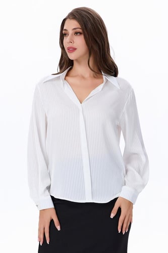 بلوزة بتصميم عصري