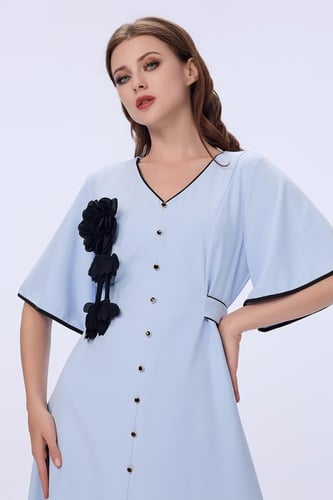 فستان كلوش مع وردة