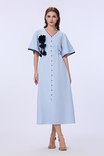 فستان كلوش مع وردة