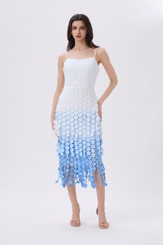 فستان سماوي ميدي بتصميم بارز