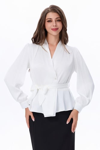 بلوزة اوف وايت بحزام على الخصر