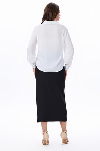 بلوزة بتصميم عصري