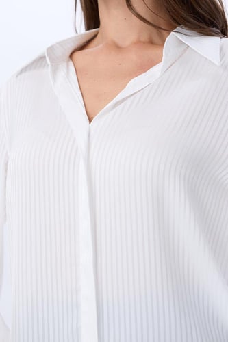 بلوزة بتصميم عصري