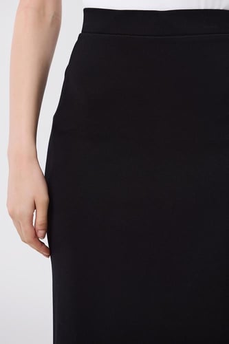 تنورة كريب اسود بقصة حزام