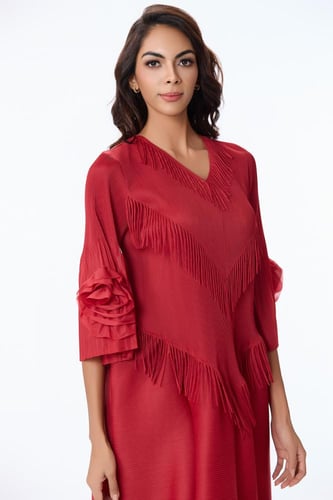 فستان بليسيه احمر مع هدب