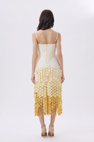 فستان أصفر ميدي بتصميم بارز