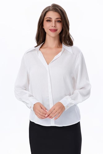 بلوزة بتصميم عصري