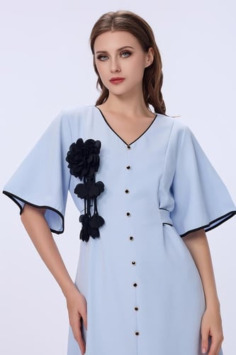 فستان كلوش مع وردة