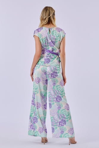 بلوزة ساتين بنقشة الورد البنفسجي