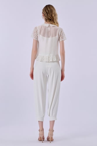 بلوزة اورغنزا مع تول مطرّز كم قصير