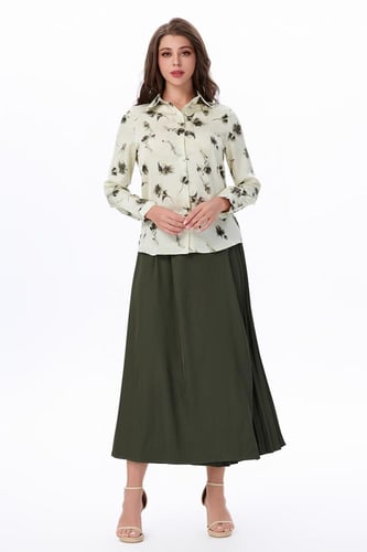 بلوزة اوف وايت بتصميم ورود